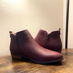 Super Cute Maroon/Red Booties!